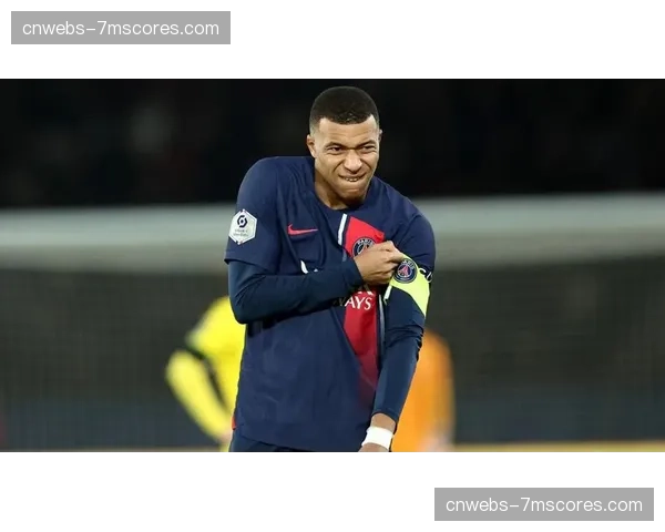 实时：姆巴佩单刀破门被判越位在先，经VAR长时间复核后维持原判