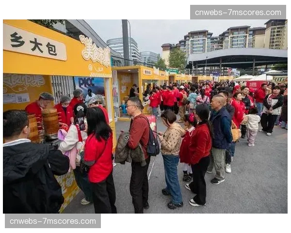 成都双流体育中心举办川超决赛,场外40个餐饮摊位打造足球嘉年华 成都双流体育中心举办川超决赛,场外40个餐饮摊位打造足球嘉年华